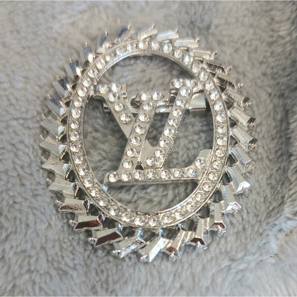 Unbranded Jewelry - Oval frame Brooch with clear Rhinestone
